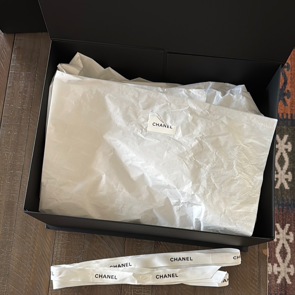 Large CHANEL Black Box with White Camellia Accent - Picture 3 of 15